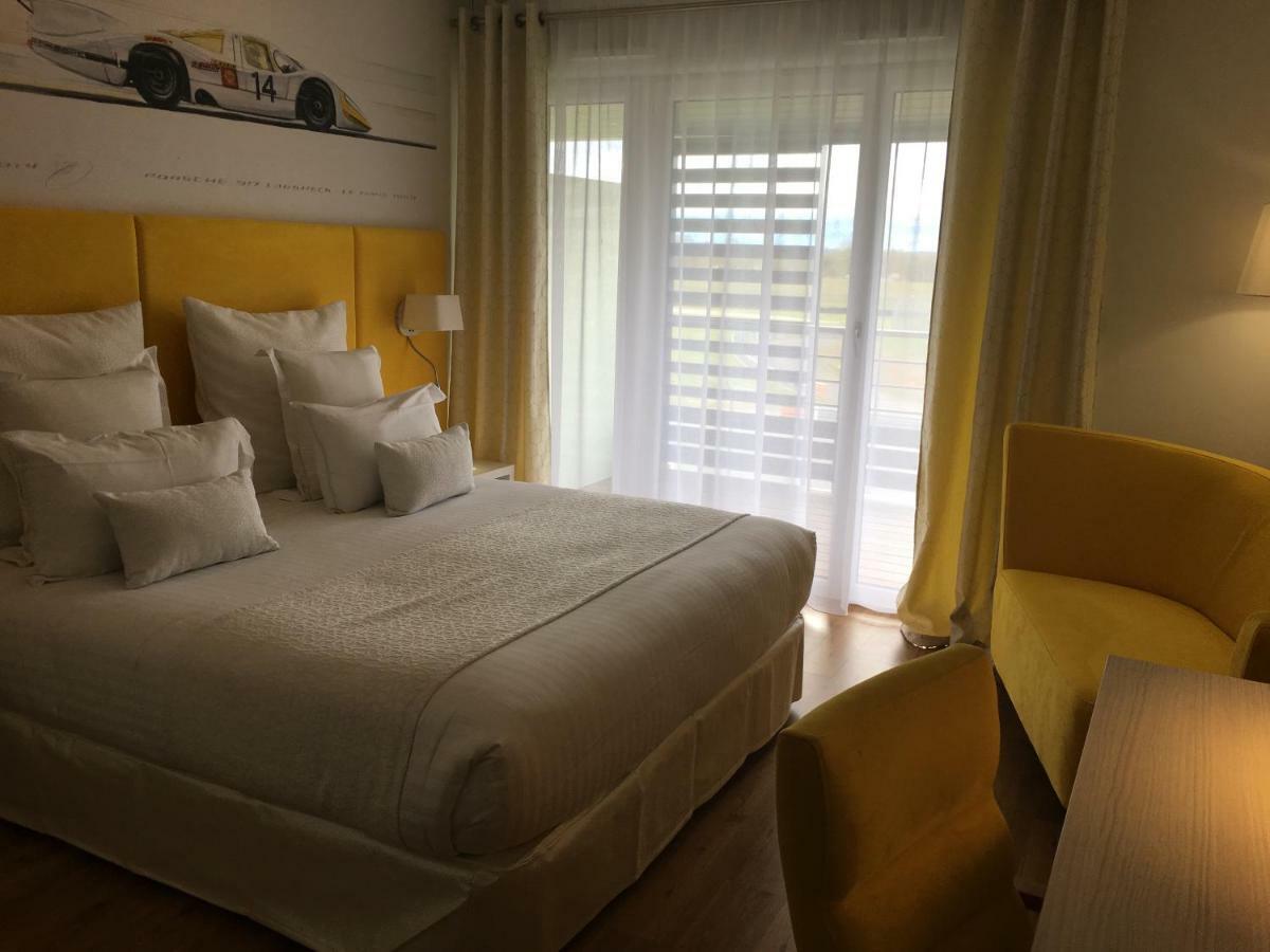 Residence Des Pilotes Le Vigeant Eksteriør bilde